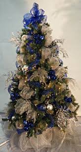 Arboles De Navidad Con Malla Decoracion De Arbol De Navidad Arreglos Con Malla Blue Christmas Tree Blue Christmas Tree Decorations Christmas Tree Inspiration