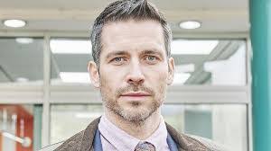 Robert James's Instagram, Twitter & Facebook