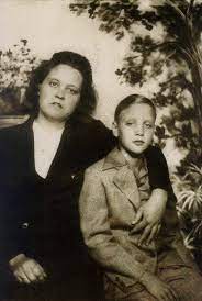Gladys presley was born on april 25, 1912 in united states (46 years old). Pin Auf When They Were Young