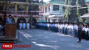 Bagaimana cara meminta maaf kepada orang tua bahasa inggris cerita. Hut Ke 73 Ri Santri Ponpes Ini Upacara Bendera Pakai Bahasa Arab