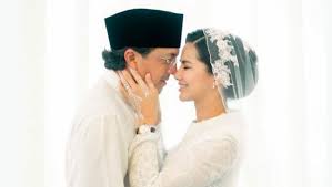 Perkenalkan, namanya engku emran engku zainal abidin. Engku Emran Resmi Menikah Ketiga Kalinya Intip Fakta Menarik Di Balik Pernikahannya