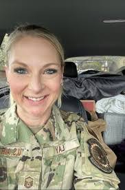 Travis Few's Instagram, Twitter & Facebook