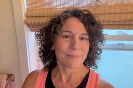 What are some healthy snack ideas for weight management?