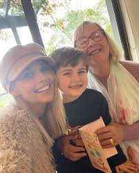 Rebecca Stevens ~ Fashion Stylist, Blogger + Reels