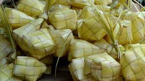Makanan merupakan salah satu perkara yang dapat menyatukan rakyat malaysia menjadi 1malaysia. Ini Sejarah Dan Tradisi Makan Ketupat Saat Lebaran