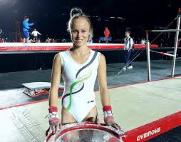 She struggled with injuries afterwards and had to downgrade her dismount to a simple layout flyaway. Comeback Pa Vm For Jonna Adlerteg Men Marginalerna Inte Pa Hennes Sida Svenska Gymnastikforbundet