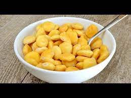 Come anticipato i lupini vengono consumati dall'uomo, in particolare sono. Preparazione Lupini Da Secchi A Freschi Youtube