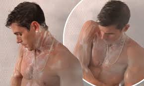 Queer Eye fans go wild for Antoni Porowskis shower scene in new series |  Daily Mail Online