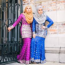 Agaknya lelaki mana yang sanggup bayar beratus ringgit untuk fesyen baju melayu yang gila. 10 Fesyen Baju Kurung Pilihan 2017 Mybaju Blog