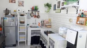 Dengan kombinasi cool tone pada kitchen set dan warm tone pada countertop juga sebagian area dinding, penampilan dapur menjadi lebih imbang. Desain Dapur Kecil Ukuran 1 5 X 2 Meter Ada Tamannya Skanaa