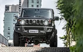 Overcome muddy pits, manoeuvre through. Herunterladen Hintergrundbild Suzuki Jimny 2020 Vorne Aussen Schwarz Gelandewagen Neu Schwarz Jimny Japanische Autos Suzuki Fur Desktop Kostenlos Hintergrundbilder Fur Ihren Desktop Kostenlos