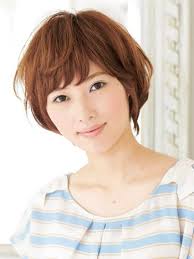 小顔になれるヘアスタイル 丸顔 ショートヘア 前髪 美的 ショートボブ ボブ 40代 前髪