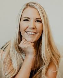 Lauren Baumgarten's Instagram, Twitter & Facebook