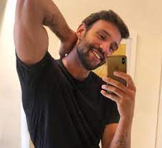 Andrea would like a deeper acquaintance with rosalinda but ′′ something ′′ stops him. Chi E Andrea Zenga Eta Fidanzata Rosalinda Instagram E Padre Walter