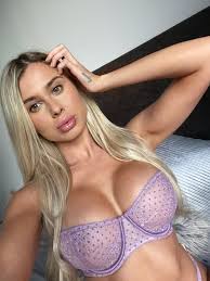 TW Pornstars - Isabella Rhoades 🧸. Twitter. Actually decided to put make  up on today and do my hair. 8:03 PM - 23 Apr 2020