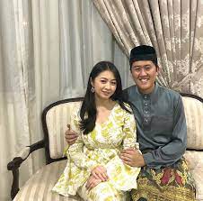 Amelia rompers pelakon wanita selebriti. Amelia Thripura Henderson Bercerai