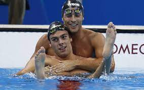 (ltor) italy's gregorio paltrinieri and compatriot gabriele detti bump fists before competing in the men's 800m freestyle final of the 32nd len european swimming championships on august 22, 2014 in berlin. Gregorio Paltrinieri Gabriele Detti E Il Loro Tenero Abbraccio Alle Olimpiadi Di Rio Archivio Biccy It