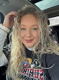 Lisa Cortright's Instagram, Twitter & Facebook