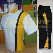 Baju berkerah kemeja atau baju berkerah yang yang saat ini banyak digunakan konsep dasarnya adalah berasal dari ruff atau bahkan hingga akhir 1902, hg wells mengeluh bahwa kerah yang terbuat dari kain yang kaku membuat sakit leher dan meninggalkan bekas merah di bawah telinga. Kaos Senam Stelan Training Lengan Pendek Seragam Baju Olahraga Warna Kuning Kenari Shopee Indonesia