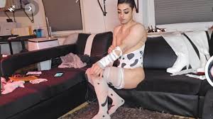 Transgirl sissy macht sich fertig für fuck-a-thon soiree  شیمیل داره آماده  میشه برای سکس پارتی