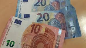 Bonsoir disponiobilite des fonds sous 48 a 72 heures environ pas de loi en particulier. Coronavirus Il Y A Encore Du Cash Dans Tous Les Distributeurs Des Banques De La Region