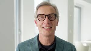 Susan Moller's Instagram, Twitter & Facebook