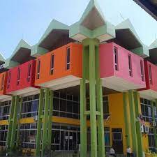 So masuklah kejap sebab nak tengok. Perpustakaan Awam Kelantan Ofiskami