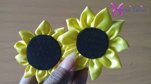 Besar, biasanya berwarna kuning terang. Gambar Mozaik Bunga Matahari Kata Kata