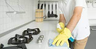 طريقه تنظيف البوتاجاز الاستانلس من الحروق والدهون اكتشفي أفضل طرق غسيل المطابخ in 2021 home appliances vacuum cleaning