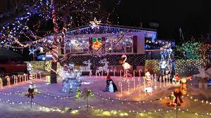 But this year, in one kelowna neighbourhood, efforts are underway to create a light extravaganza that will draw people from all over the city. Christmas Bucket List Do The Okanagan