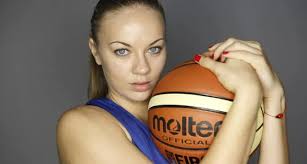 Claudia Pop, super sexy la Eurobasket: ”Mi s-a propus să pozez nud”