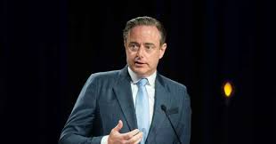 Bart albert liliane de wever is a belgian politician. Bart De Wever Will Be Able To Run For The Presidency Of The N Va Again Web24 News