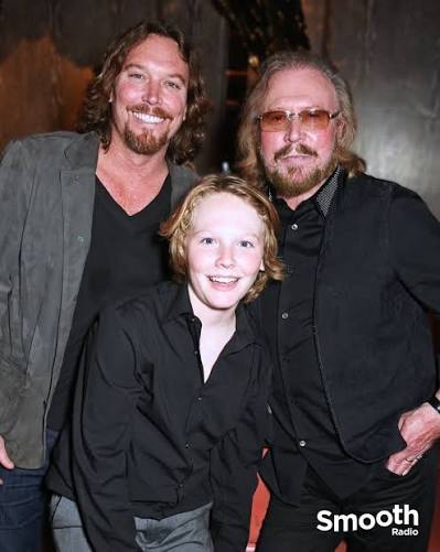 Ba thế hệ của gia đình Gibb trong một bức ảnh! Barry Gibb cùng con trai Ashley và cháu trai Lucas 💜