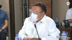Metro manila (cnn philippines, august 5) — passengers using any mode of public transportation are required to wear face shields on top of face masks starting august 15, the department of transportation announced wednesday. Wearing Of Face Shields To Be Required In Metro Manila Calabarzon Philstar Com