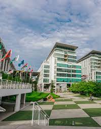 I'm having a headache choosing between taylor's college subang jaya and inti college penang. Taylor S University
