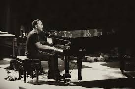 Like twinkle twinkle, put your right thumb on c and the first half of the song falls nicely under your fingers. 56 Easy Piano Songs For Beginners With Videos Guitar Lobby