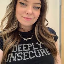 any good nail artists that work with acrylic? that isn't LC or Art nails 🙂