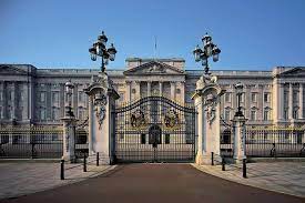Book your visit to buckingham palace for a glimpse inside one of the few working royal palaces remaining in the world today. Fuhrung Durch Den Buckingham Palast Mit Nachmittagstee Im Renommierten Hotel 2021 London Tiefpreisgarantie