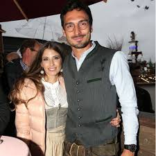 Vip.de • 9h „ja, ich bin viel alleine mit ludwig und moon: Cathy Hummels Trennung Von Mats Das Sagt Sie Dazu Gala De