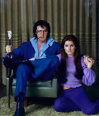 Elvis and Priscilla Presley photographed at their Hillcrest home, Beverly Hills, CA, December 10, 1970. - - - - - - - - Tags 🏷️ : #elvispresley #priscillapresleyfans #elvis #presley #elvisfans #elvispresleyfans #