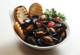 A napoli la tradizione vuole che il giovedì santo la zuppa di cozze dello chef luca esposito regala sapori delicati e profuma di mare. Zuppa Di Cozze Tutta La Vita Il Giovedi Santo A Napoli Tra Sacro E Profano Osteria Da Carmela Cucina Tradizionale Napoletana