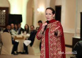 Prenses zahra ağa khan (18 eylül 1970'de cenevre , i̇sviçre 'de doğdu) ağa han iv. Princess Zahra Aga Khan Attends Institutional Dinner In Pakistan The Ismaili