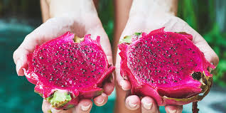 Agar si kecil merasakan manfaat buah naga untuk bayi yang optimal, moms bisa menawarkan potongan buah naga seukuran gigitan untuk balita. Apa Saja Kandungan Buah Naga Yang Membuatnya Sangat Bernutrisi