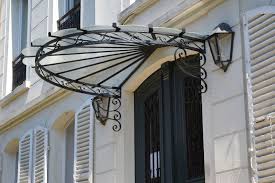 Marquises En Fer Forge Abrite Cette Jolie Porte Contemporaine Verre Arme 6mm Petite Maille Saint Mande By L A Marquise Moderne Marquise Fer Forge Fer Forge