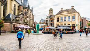 Parkeergarage katwolderplein zwolle deze parkeergarage is geopend in 2017 en heeft maar liefst 700 parkeerplekken waarvan 500 voor bezoekers van zwolle. Zwolle Die Grune Und Gemutliche Hansestadt Im Osten Der Niederlande Holland Com