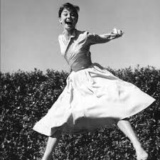 .بعد زمني آخر في عالم موازي لعالمنا يجد فيه شبيهه ولكن في الماضي. ÙÙŠ Ø¹Ø§Ù„Ù… Ù…ÙˆØ§Ø²ÙŠ Mouna Dinari Twitter