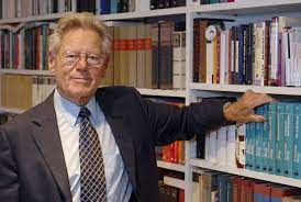 Seit über zwei jahrzehnten sind die weltreligionen zentrales thema von hans küng. Tcezysci0oprwm