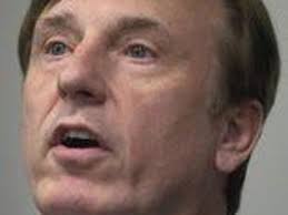 When should doctors report violent threats by patients and check