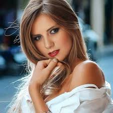 Can anyone tell me who she is. I get conflicting ID when I look her up. TY. 