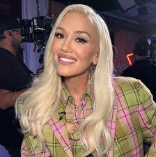 Melissa Cover's Instagram, Twitter & Facebook